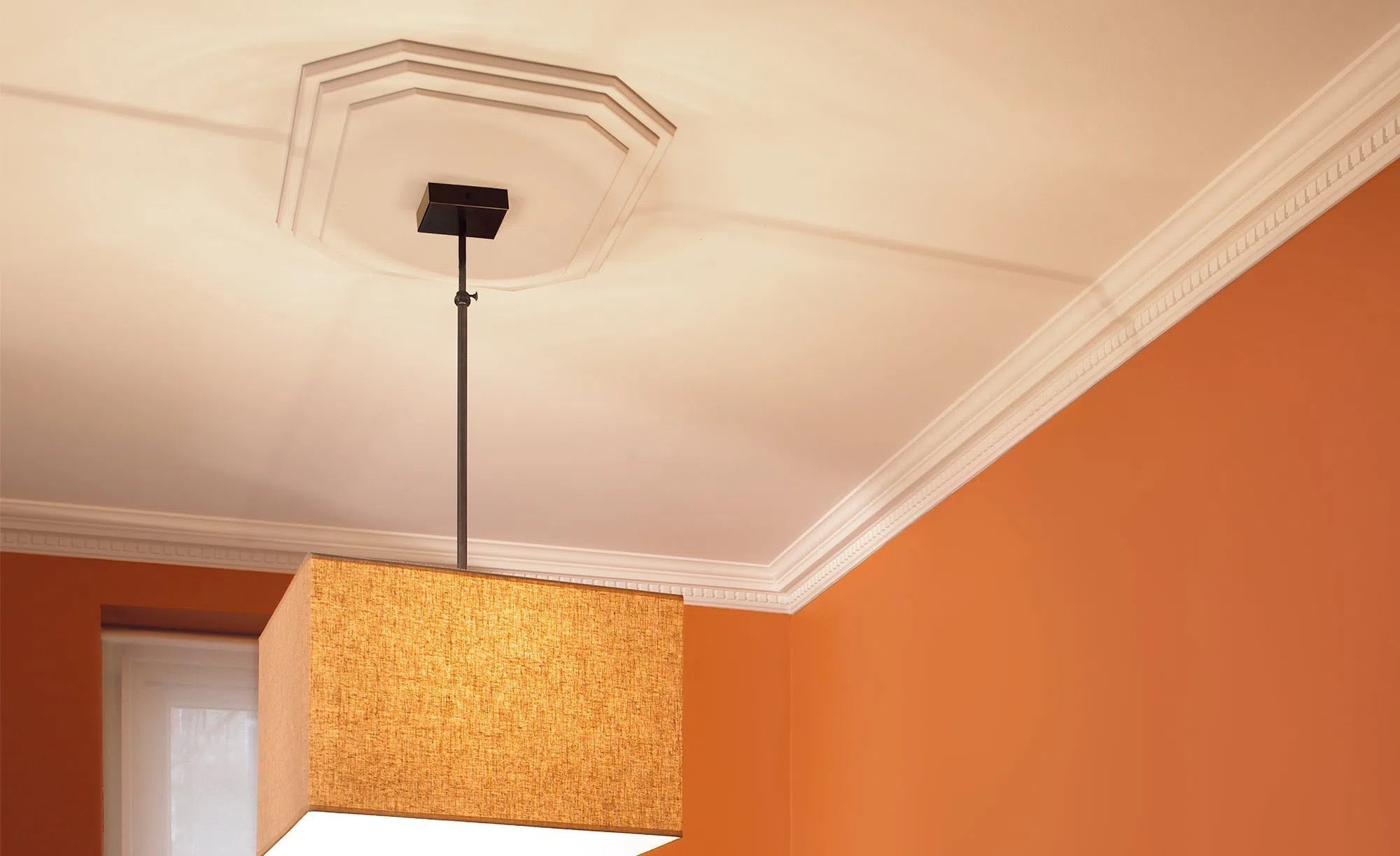 DANA Z70 ARSTYL® 2.44M NMC Ceiling Coving in a stylish interior | DecorMania UK